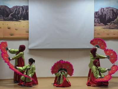 Jordanian students perform a traditional Korean dance at the University of Jordan's Language Centre on Tuesday during the the second annual Korean Speech Contest (Photo by Sarah H. Park)